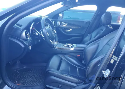 2015 Mercedes-Benz C 300 4Matic z USA, uszkodzony, nr VIN 55SWF4KB8FU042696